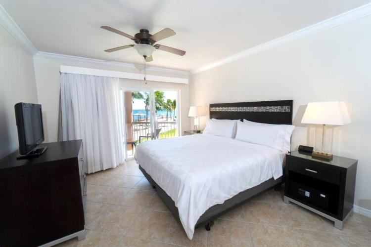 Holiday Inn Resort Grand Cayman photo 6
