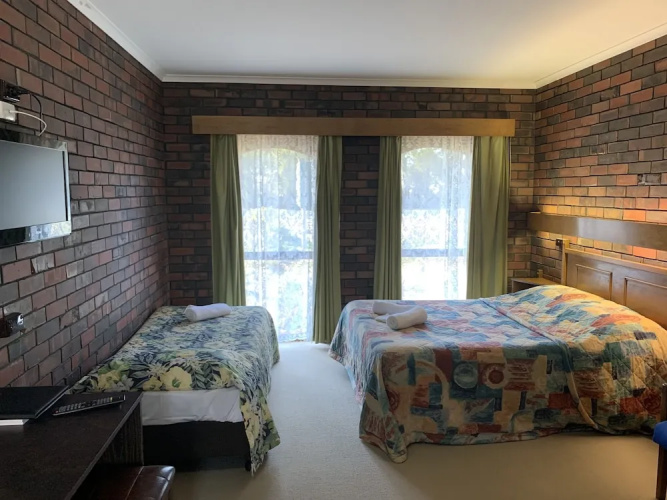 Two Rivers Motel
