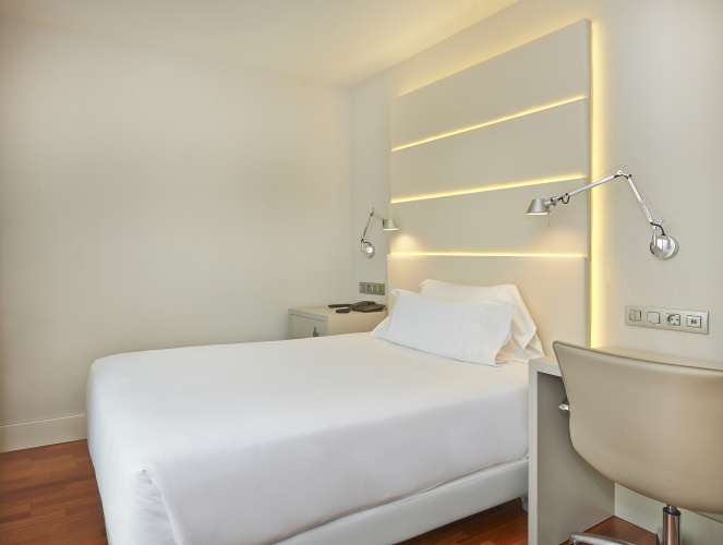NH Barcelona Les Corts photo 14