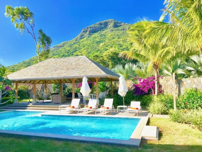 4 Bedrooms Premier Villa