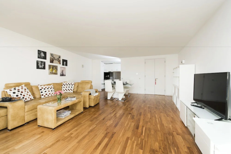 Modern 2BR Flat with Thames River View