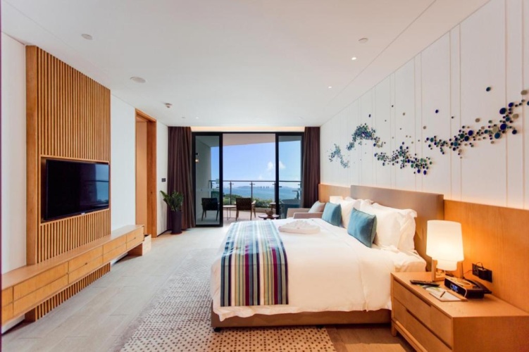 Suite with ocean view