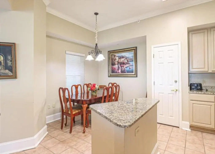 3 Bedrooms Apartment