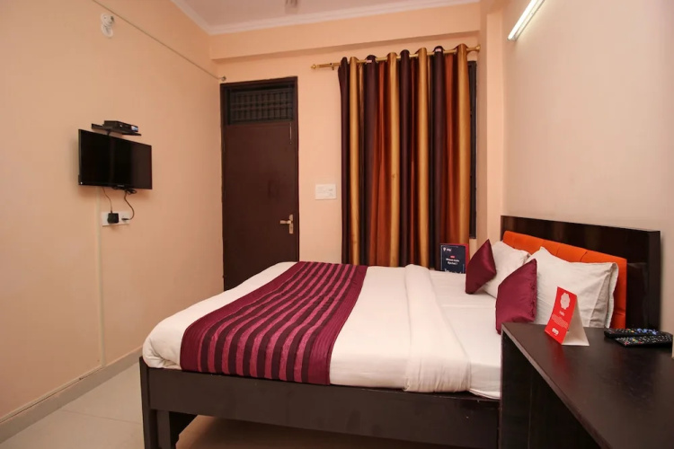 RN 32 by OYO Rooms