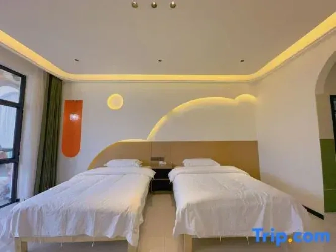 Standard Twin room with mountain view
