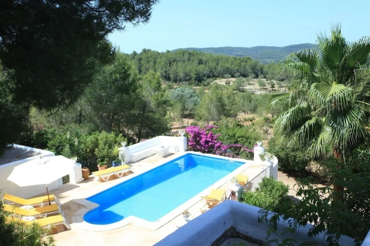 4 Bedrooms Villa with balcony