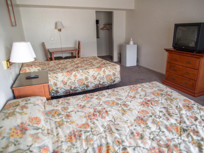 Siegel Slots and Suites