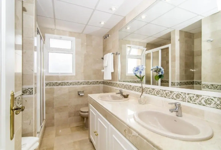 3 Bedrooms Apartment