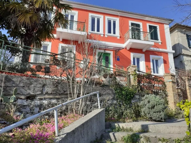 Apartment with sea view
