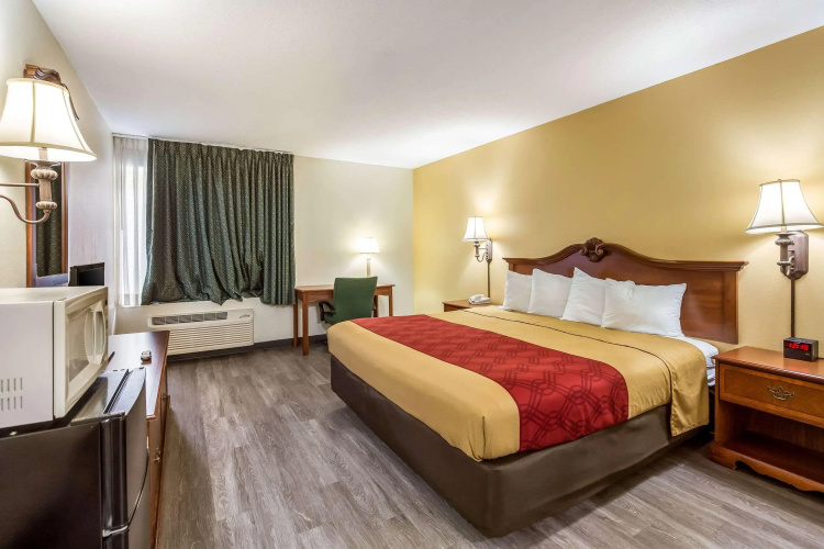 Econo Lodge Inn & Suites Fairview Heights - St. Louis