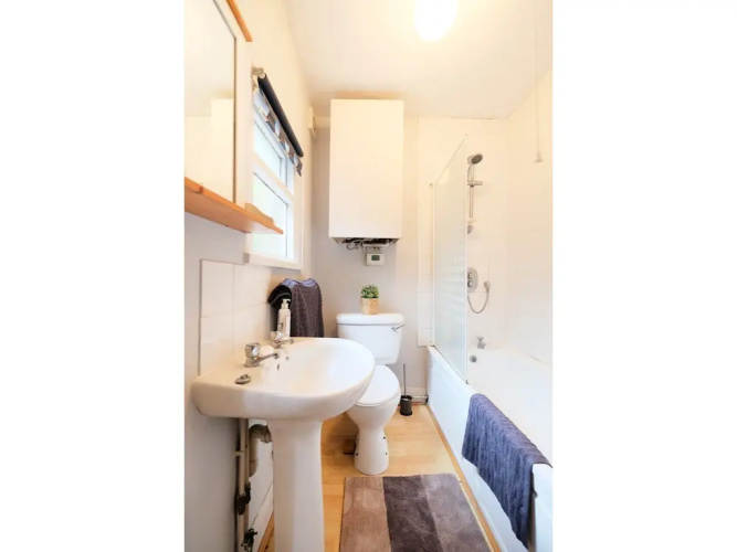 Modern 2 BR Flat in Bedford Park