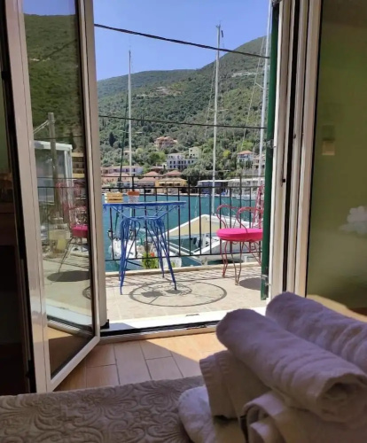 Fabulous apt. w breakfast near the sea
