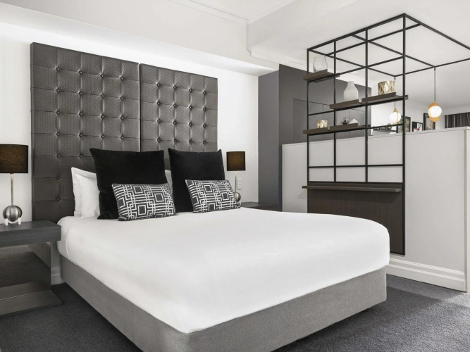 Mantra 2 Bond Street Sydney