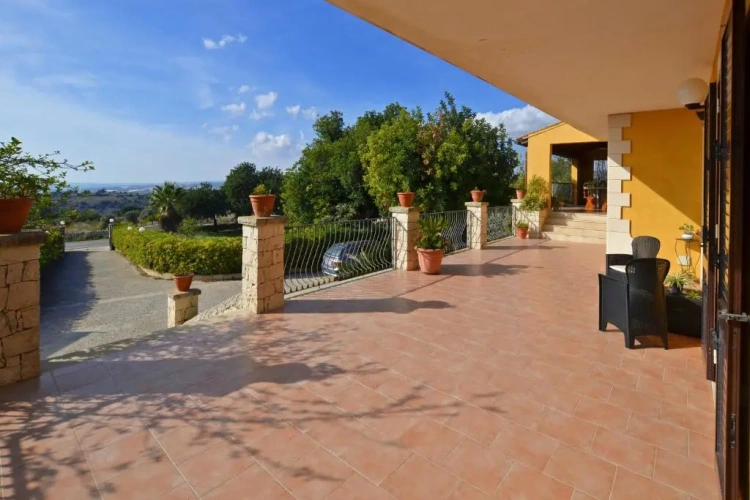 3 Bedrooms Villa
