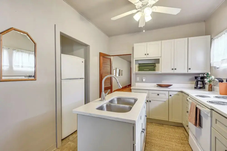 Stroll to Bradenton Riverwalk! Stylish Apartment
