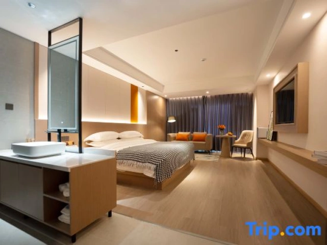 Standard Double room with city view