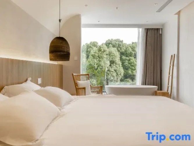 5 Bedrooms Villa