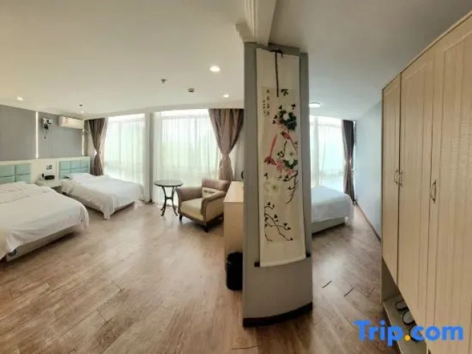 Deluxe Triple Suite