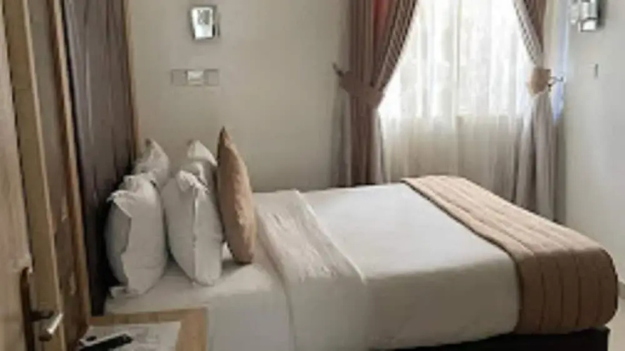 D Avalon Suites