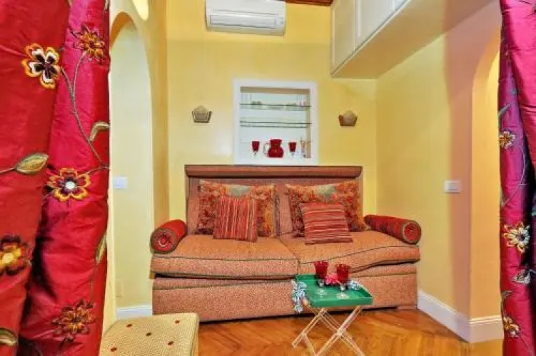 Pantheon charming apartment