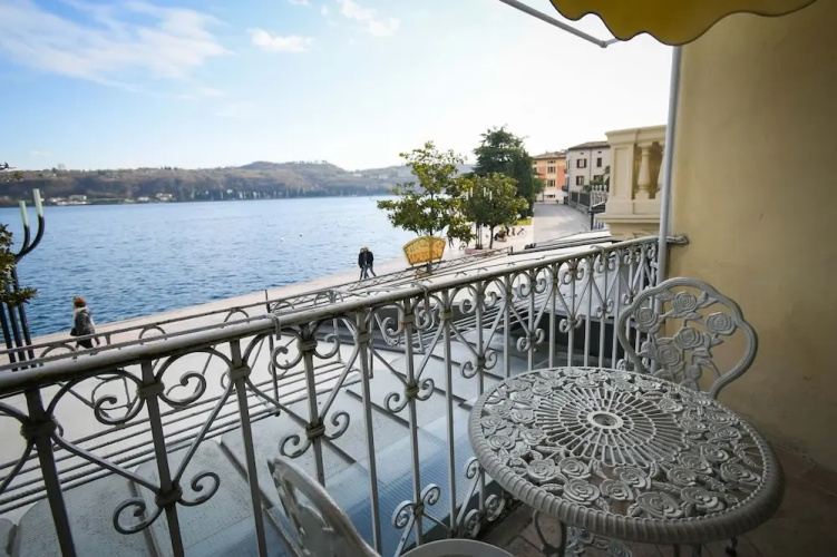 Romantic Benaco Sal - App 01