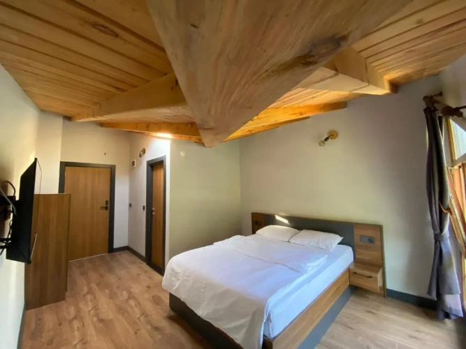 Standard Double room with lake view