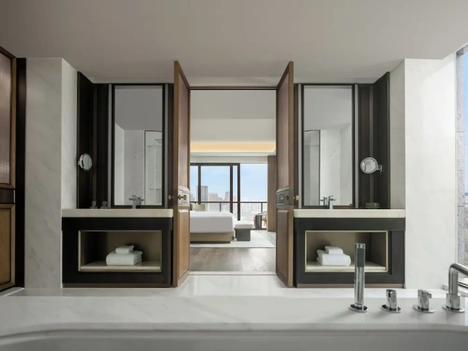 Executive Double Suite with lake view