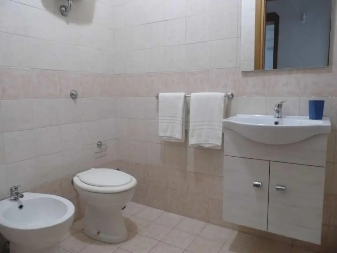 3 Bedrooms Apartment