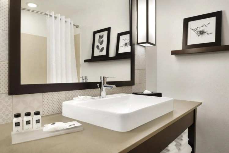 Country Inn & Suites by Radisson, Houghton, MI