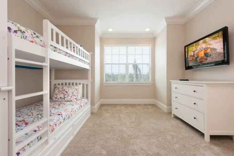 Fantastic 3 bed home with a pool