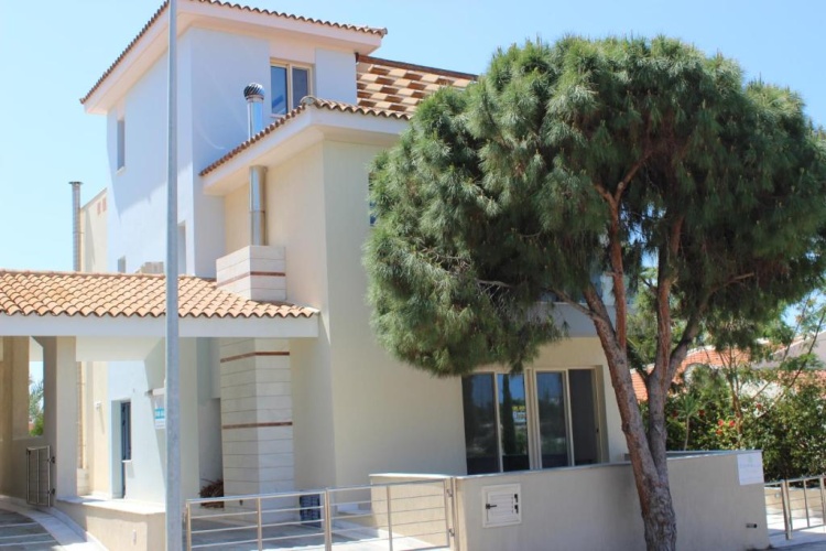 4 Bedrooms Luxury Villa