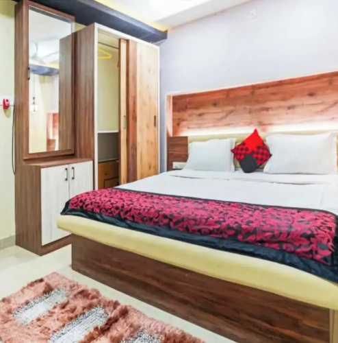 Hotel Red Stone Premium Near Sea Beach