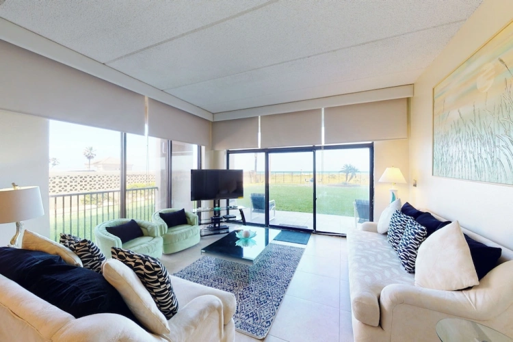 3 Bedrooms Apartment