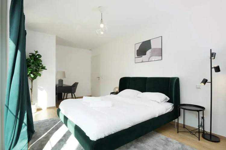2BR Apt 100 m2 w Terrace Garden & Pkg