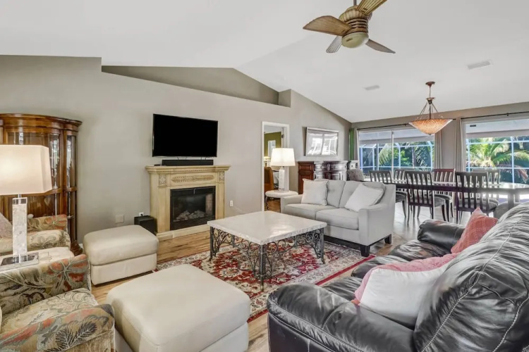 7384 Willems Dr