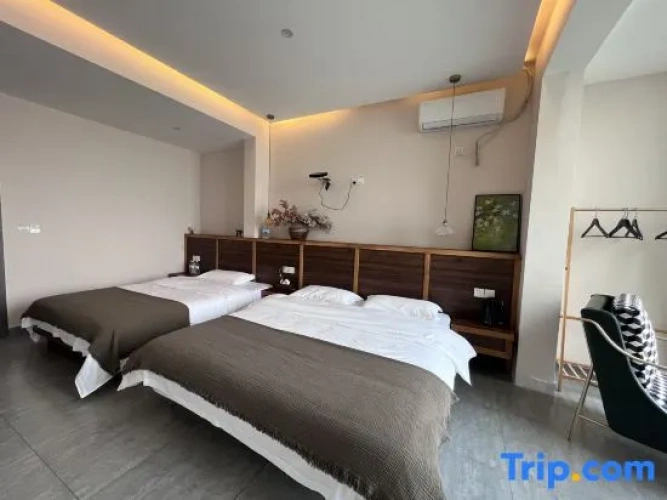 Standard Twin room with river view