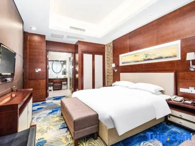 Deluxe Family Suite