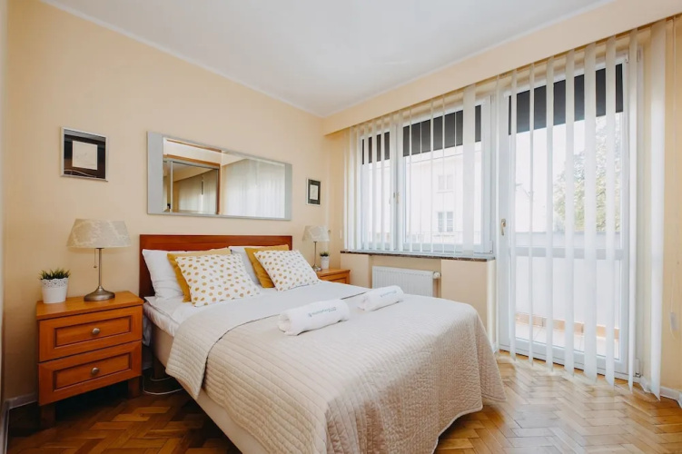 Shortstaypoland Warecka B2