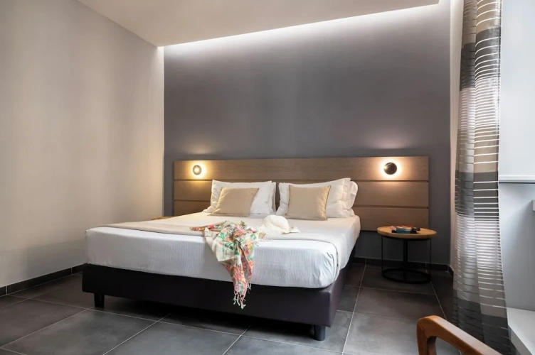 Suite with city view