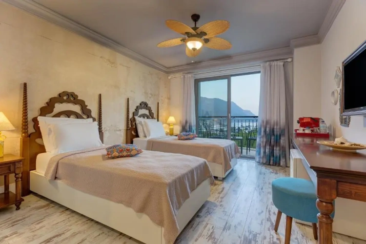 Standard Twin room with sea view