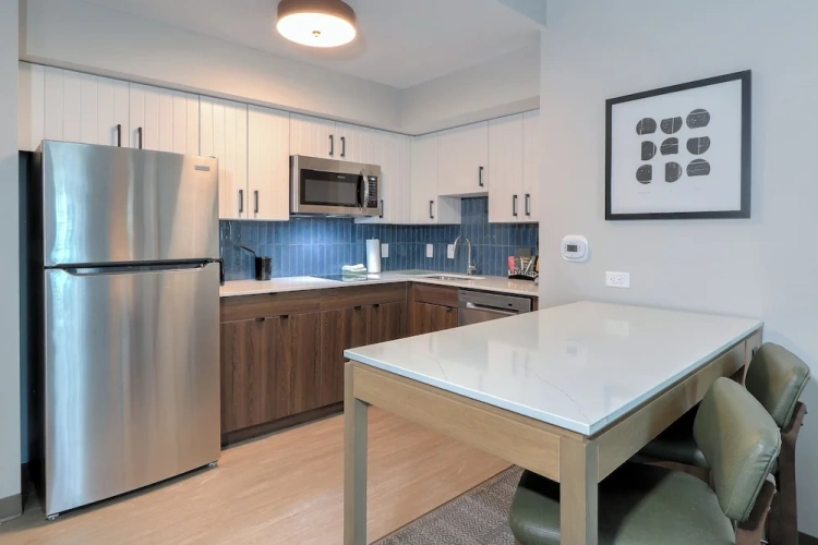 1 Bedroom Suite with balcony and with mountain view