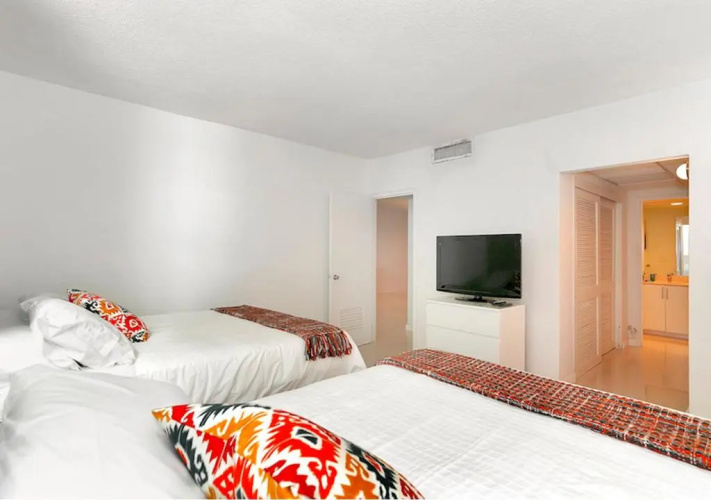 Hallandale 11D