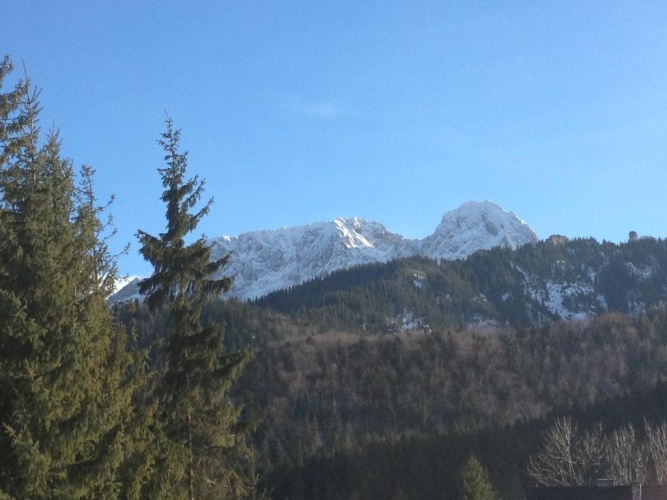 2 Bedrooms Apartment with mountain view