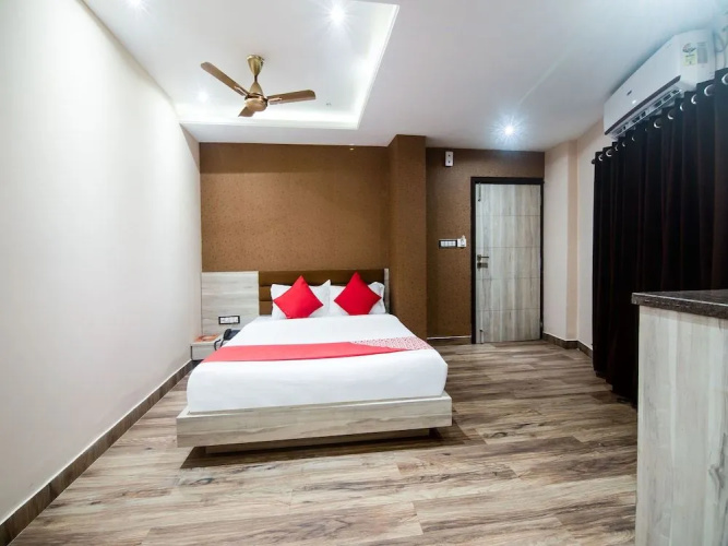 OYO 14869 Hotel Apollo