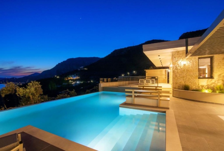 2 Bedrooms Villa