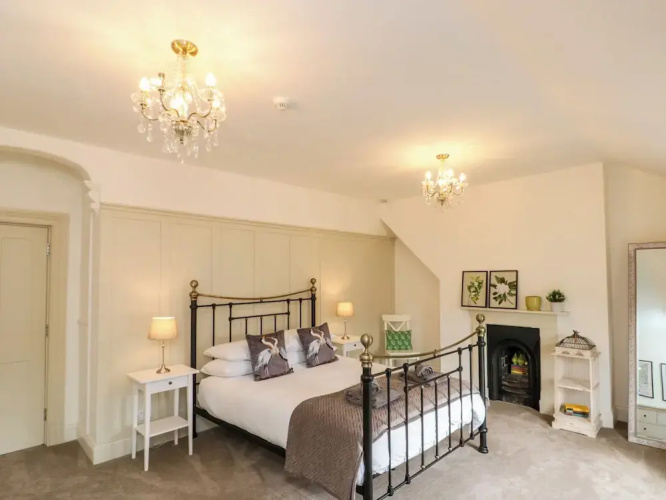 10 Chaloner