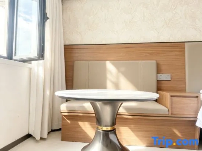 Standard Triple room with courtyard view