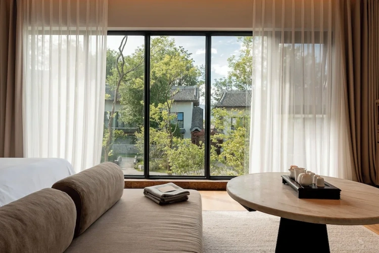 Superior Twin room with land view