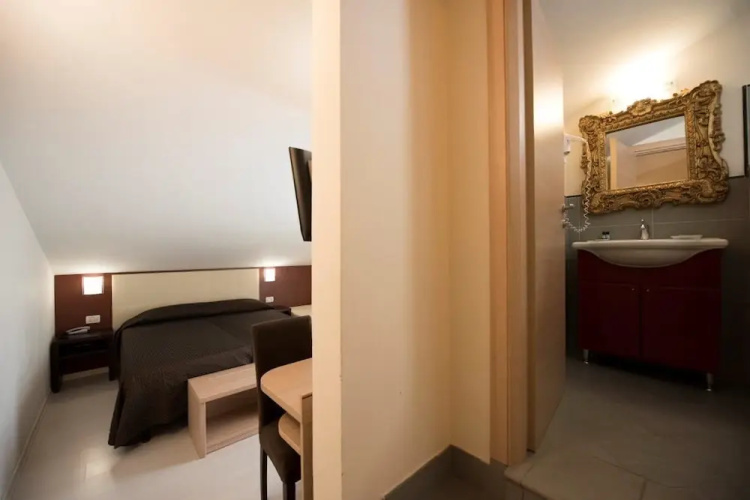 Hotel Monica
