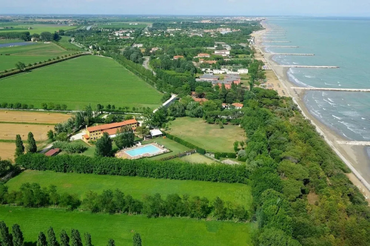 Centric Apartment by the Beach